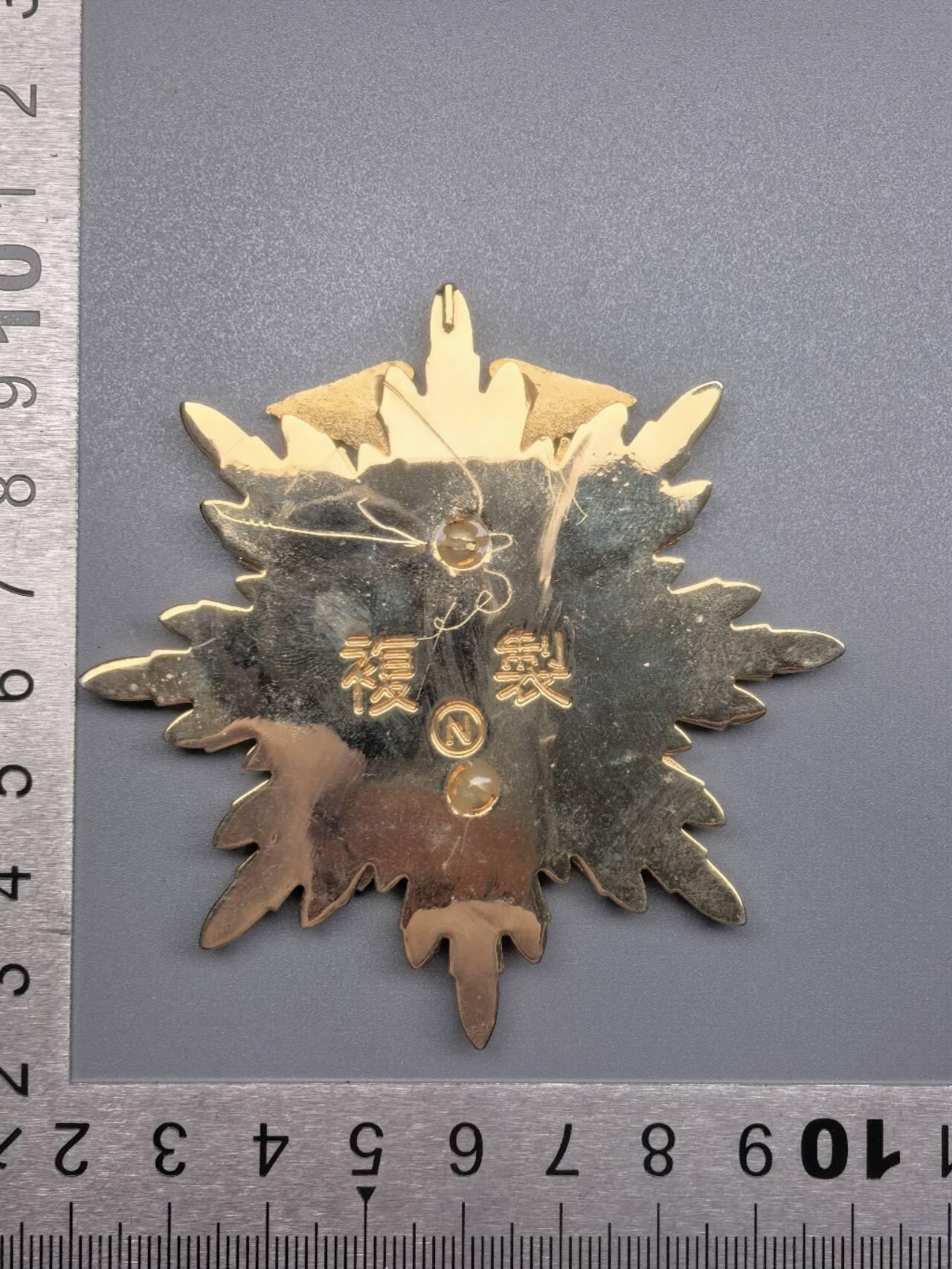 小驴勋章奖章收藏7月19日星期六晚18点拍卖（有偿代拍送拍规则在简介最后，参拍须阅读规则后再参拍，关系到运费包装发货时效真假辨别等关键信息） 复刻金鵄大绶挂章