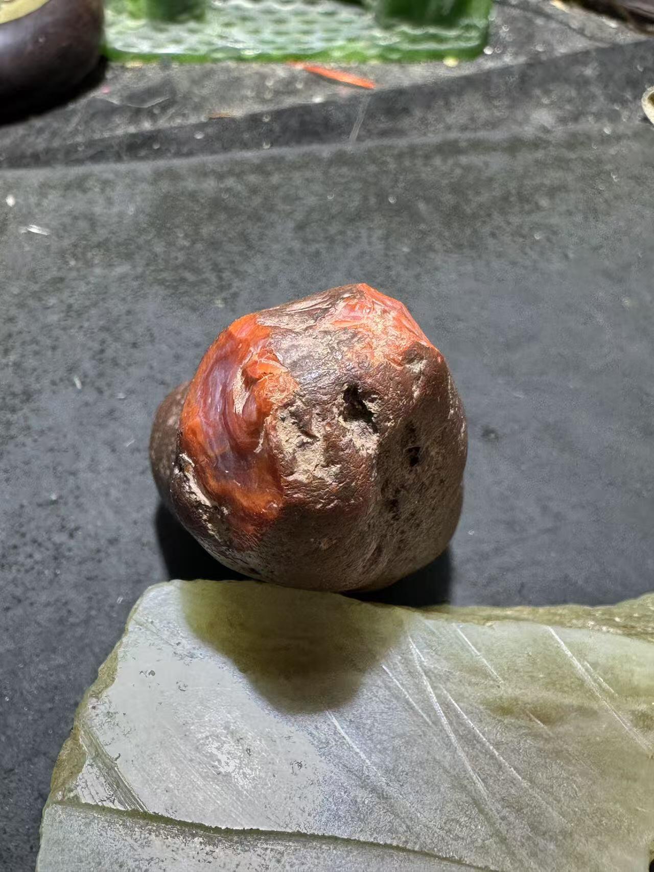 精美铁红皮开窗料柿子红冻料南红玛瑙原石一颗，