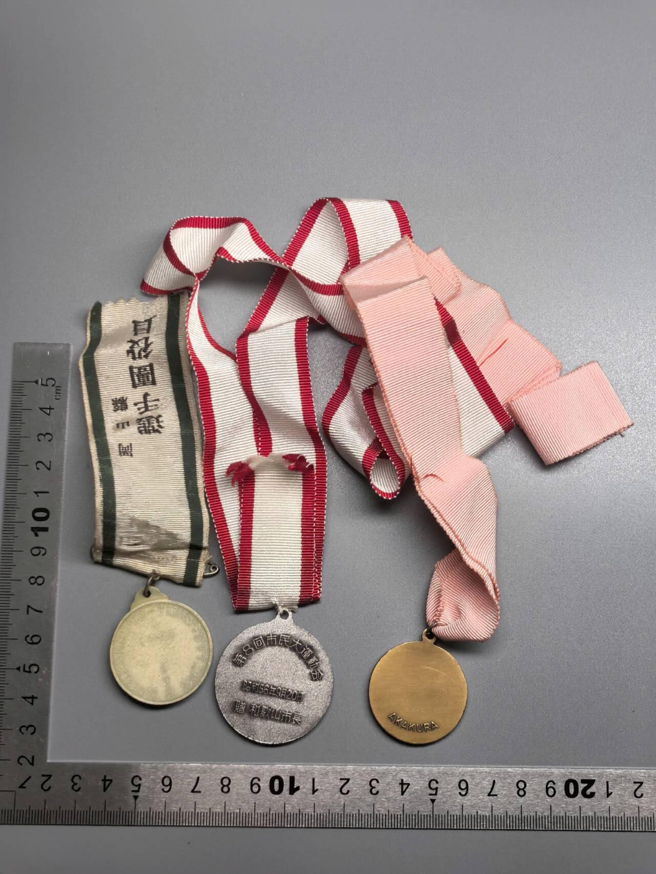 小驴勋章奖章收藏7月19日星期六晚18点拍卖（有偿代拍送拍规则在简介最后，参拍须阅读规则后再参拍，关系到运费包装发货时效真假辨别等关键信息） 日本运动会徽章一组