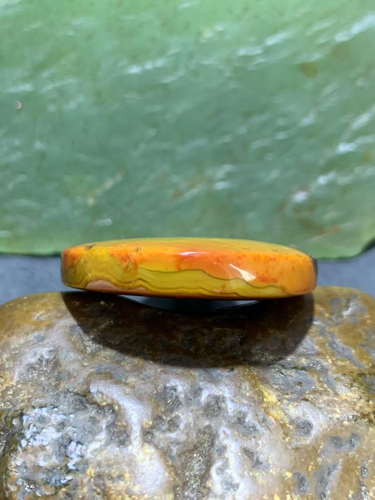 原皮高玉化草花纹战国红玛瑙通货吊坠一个，