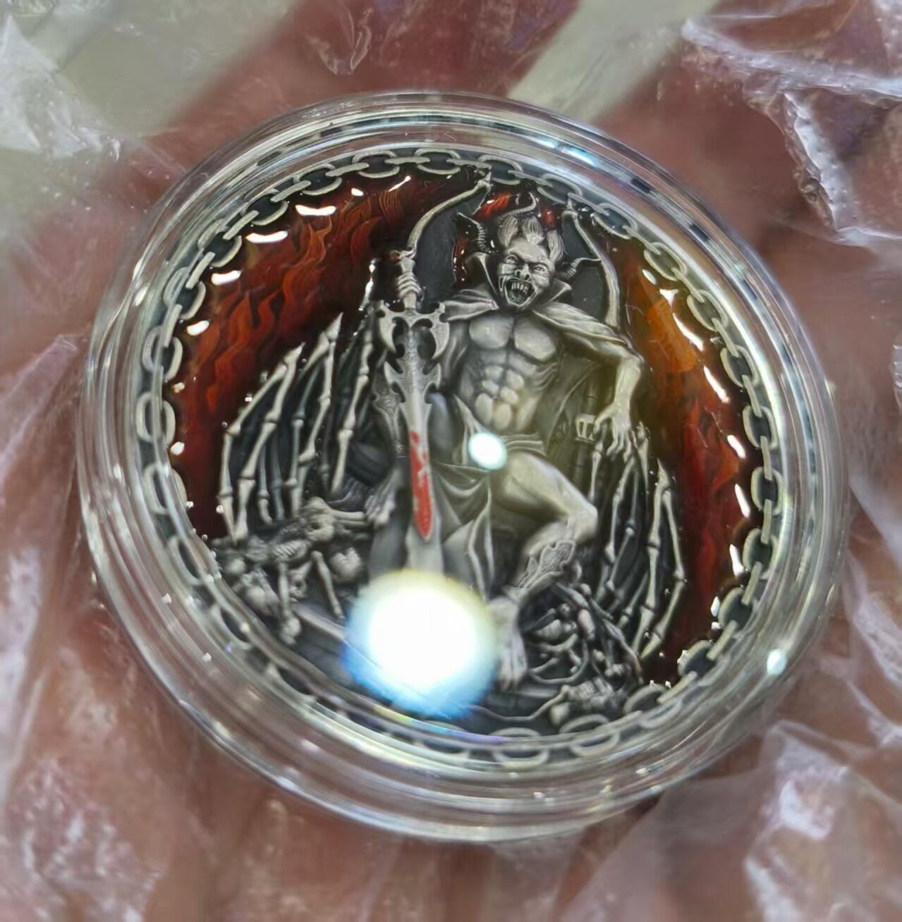 第166期拍卖【长期征集拍品】 喀麦隆2022年，天使魔王系列(2)-梅菲斯特.费勒斯，2盎司超高浮雕仿古、镶嵌红色树脂、彩色银币. 盒证全. 系列第2枚. 热门系列(此系列即将发行第3枚). 国外售价398美元