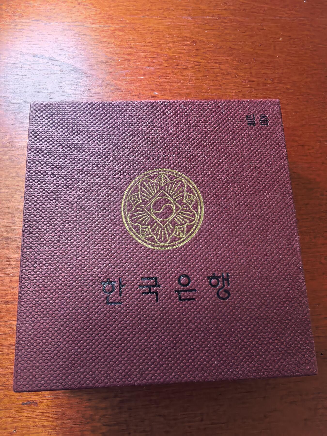 长老汇蛇年精选第二十五场拍卖 2007韩国非遗民间舞假面舞2万元精制12边银币，盒证全，5万枚