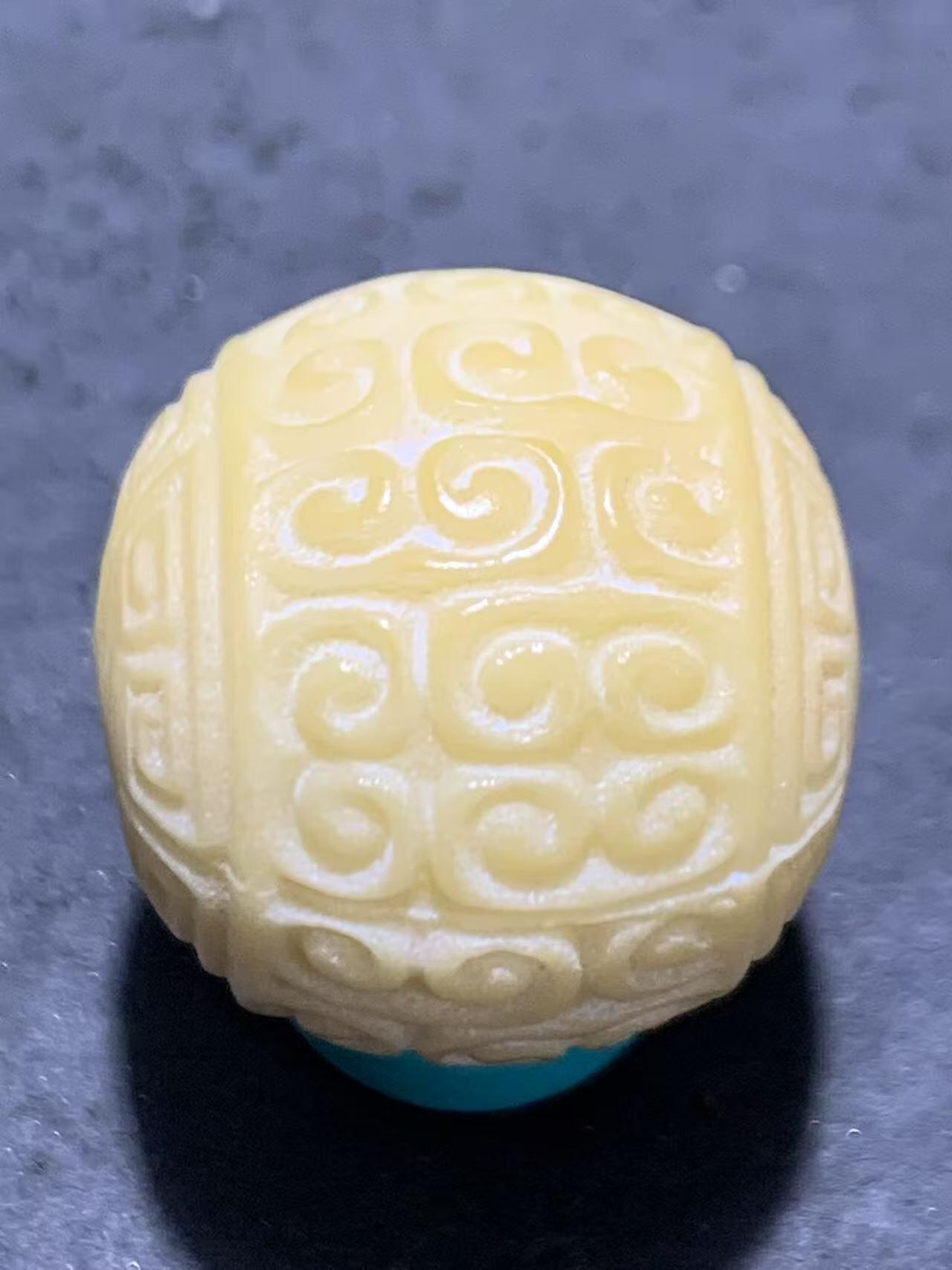 精美像呀果雕刻回纹珠一颗
