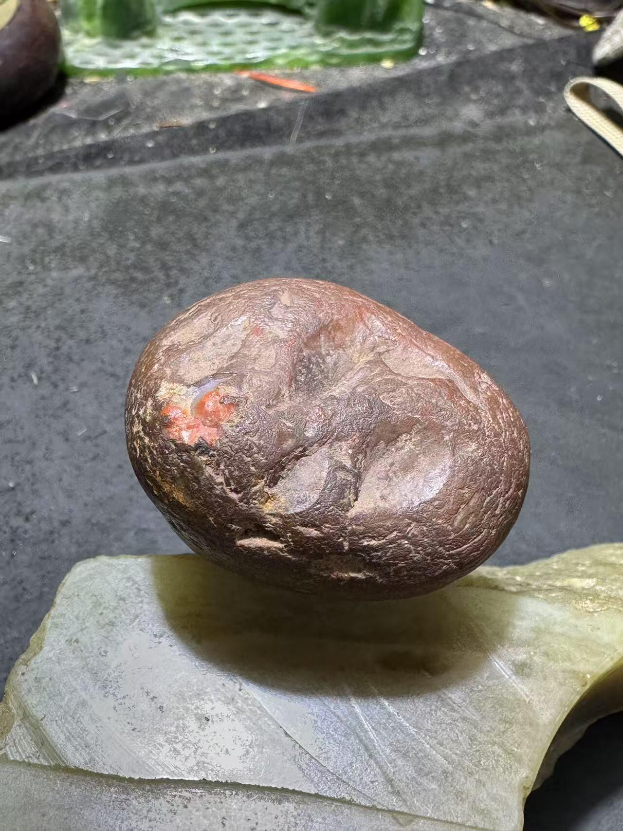 精美铁红皮开窗料柿子红冻料南红玛瑙原石一颗，