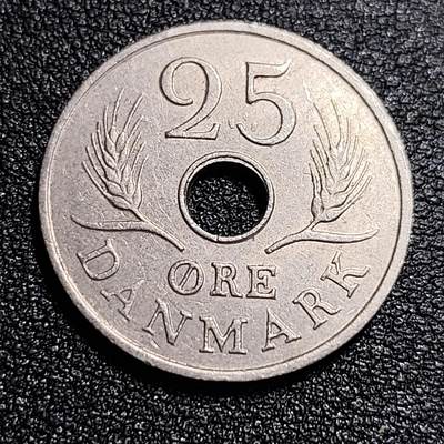 泉币菌-第55场-各国散币场 - 丹麦1967年25欧尔中孔镍币 玛格丽特二世花押 
