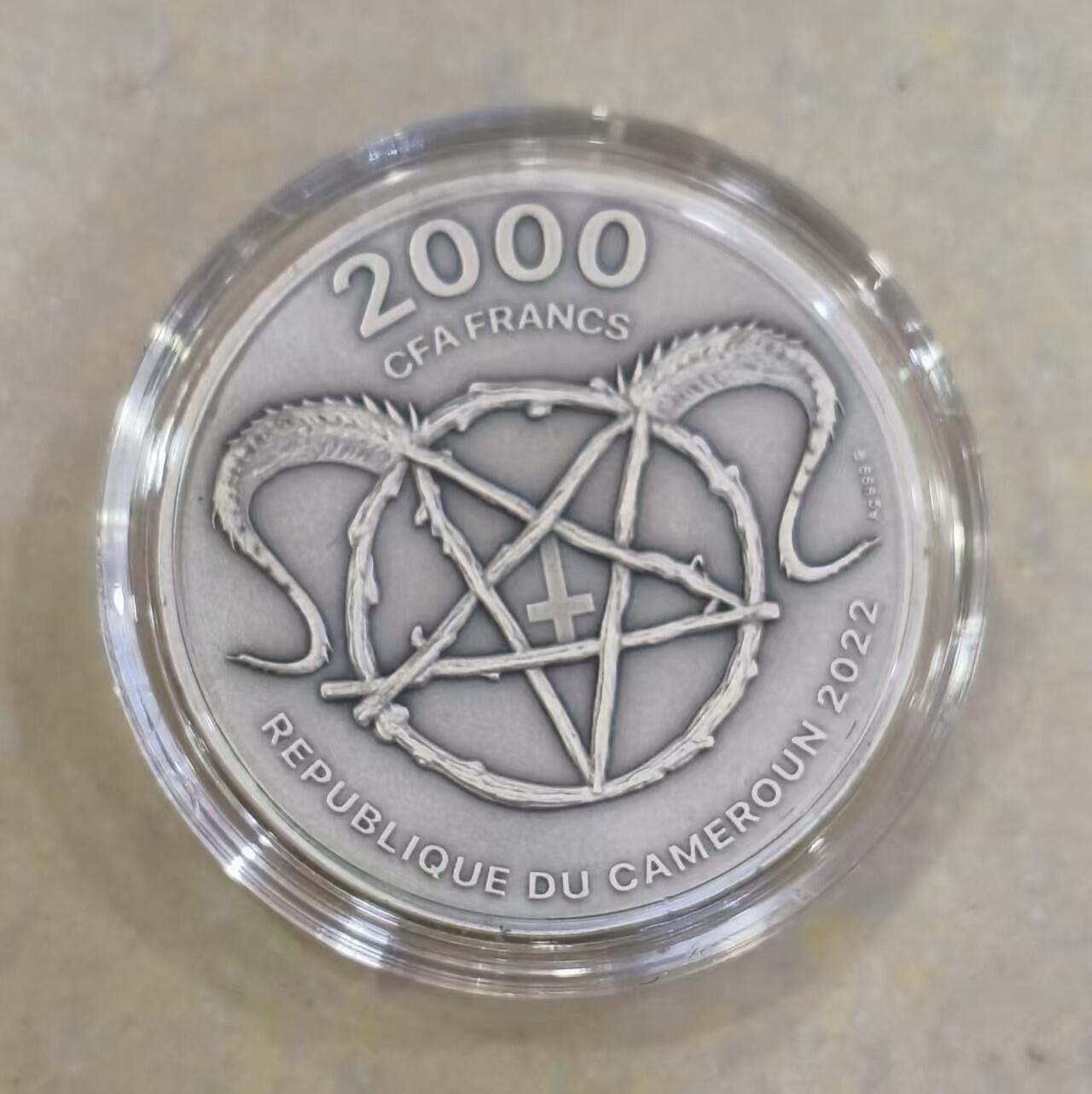 第166期拍卖【长期征集拍品】 喀麦隆2022年，天使魔王系列(2)-梅菲斯特.费勒斯，2盎司超高浮雕仿古、镶嵌红色树脂、彩色银币. 盒证全. 系列第2枚. 热门系列(此系列即将发行第3枚). 国外售价398美元
