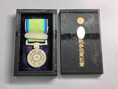 小驴勋章奖章收藏7月19日星期六晚18点拍卖（有偿代拍送拍规则在简介最后，参拍须阅读规则后再参拍，关系到运费包装发货时效真假辨别等关键信息） - 战后日本右翼发行纪念章，大漆盒，背打银标