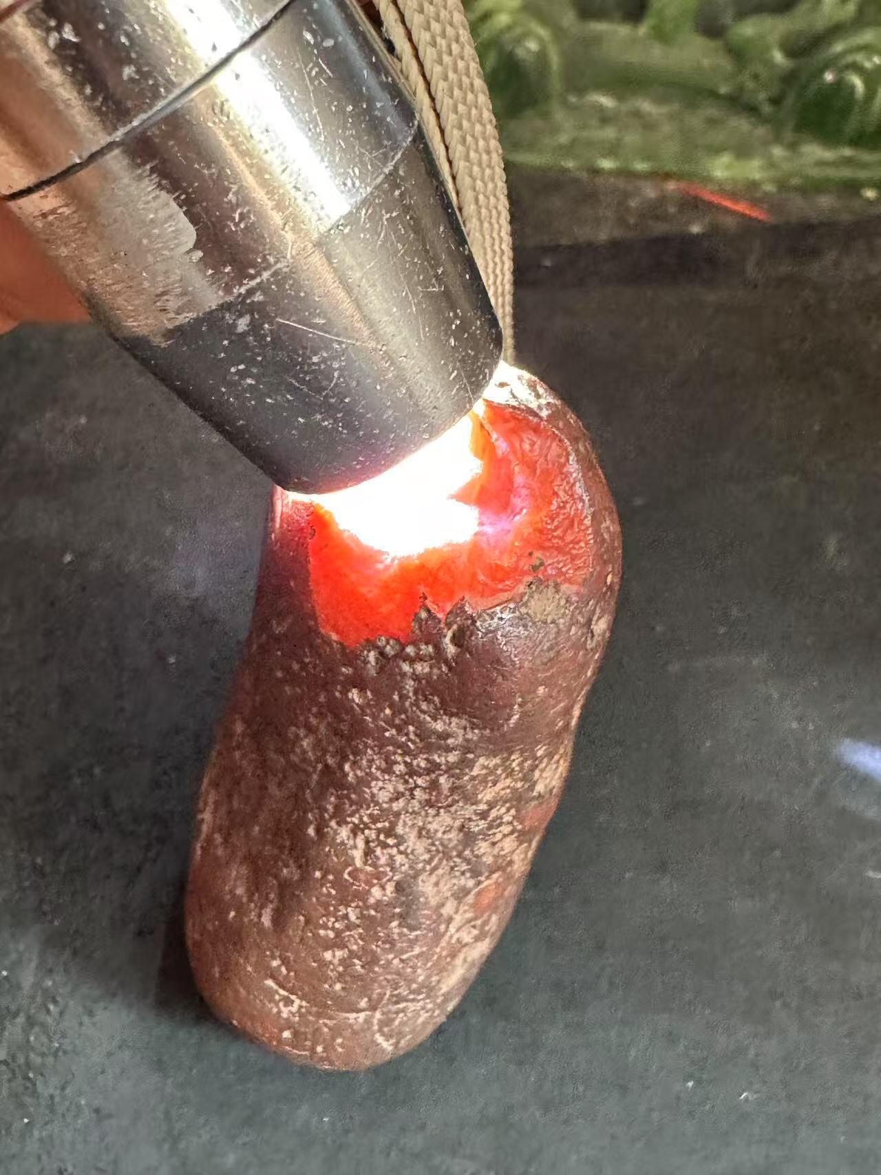 精美铁红皮开窗料柿子红冻料南红玛瑙原石一颗，