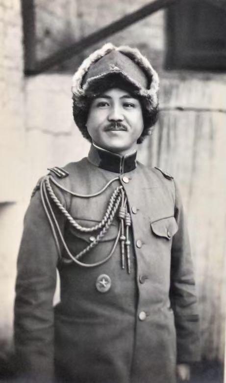 戎马世界章牌大赏第100期 日本奖章大联排，原得主为陆军中将高木义人（缺少证明文件，仁者见仁 智者见智）