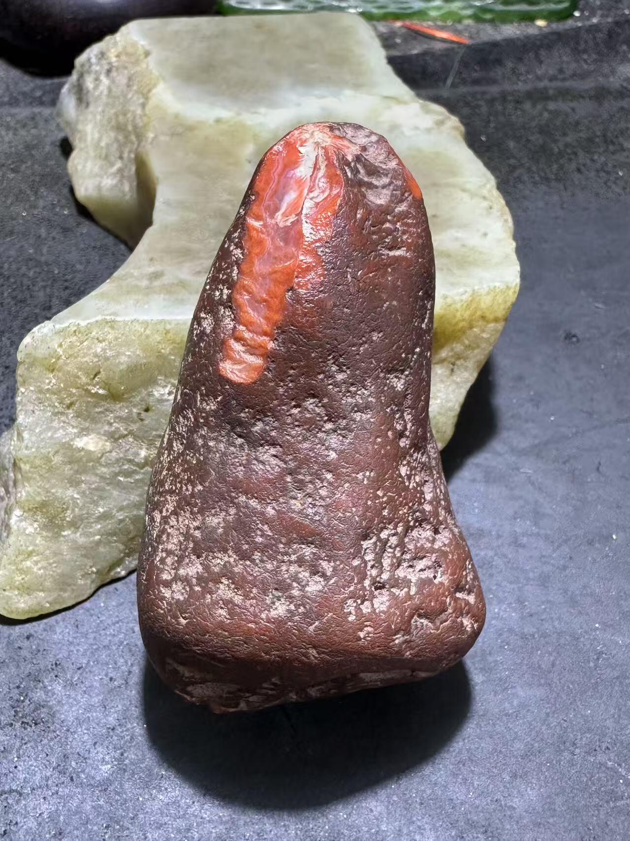 精美铁红皮开窗料柿子红冻料南红玛瑙原石一颗，