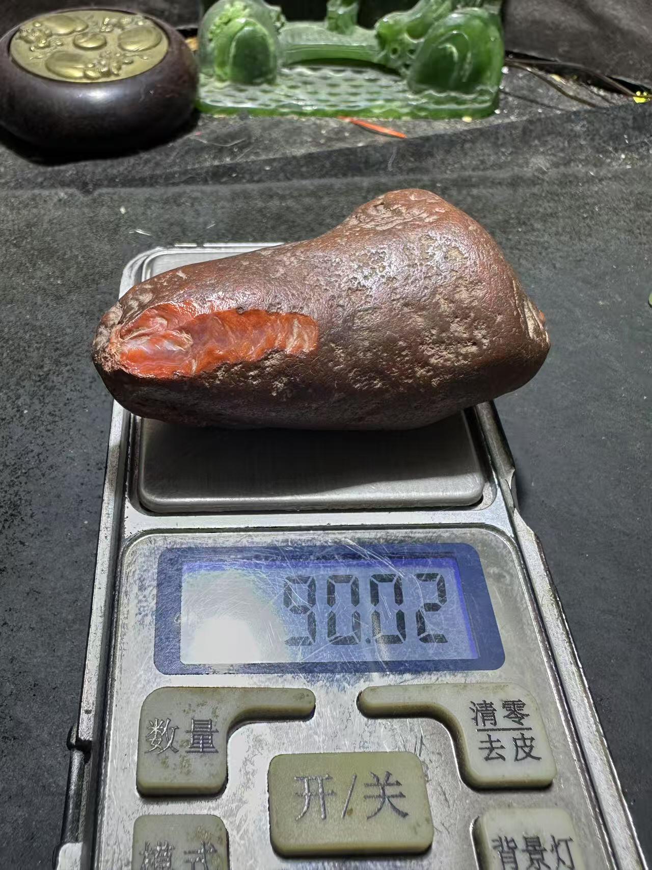 精美铁红皮开窗料柿子红冻料南红玛瑙原石一颗，
