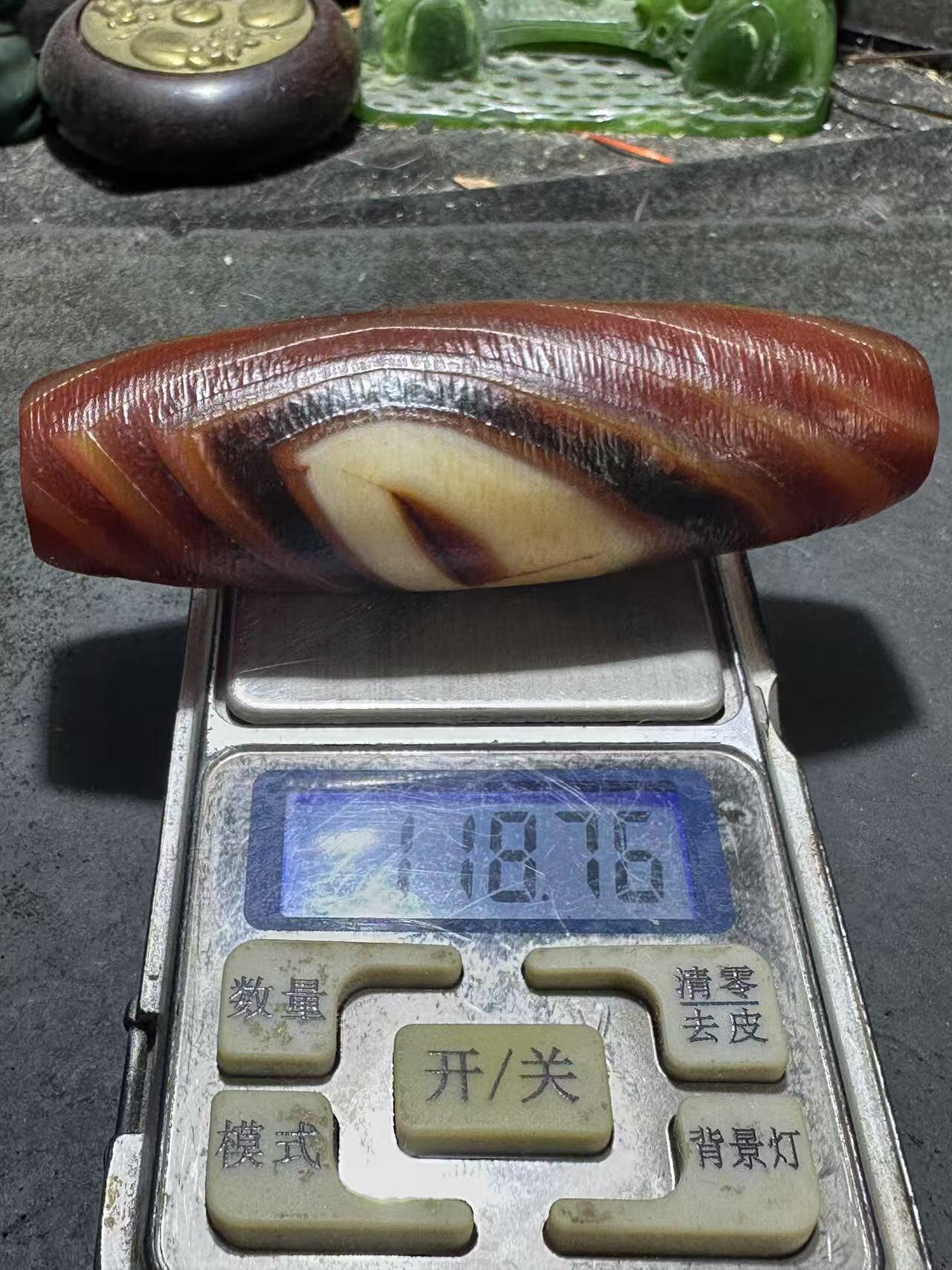 巨无霸天眼风化纹缠丝玛瑙大桶珠（把件)一颗