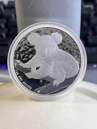 第167期拍卖【长期征集拍品】 - 澳大利亚2009年世界投资银币考拉3树袋熊1盎司银币，999银，塑料盒上有脏