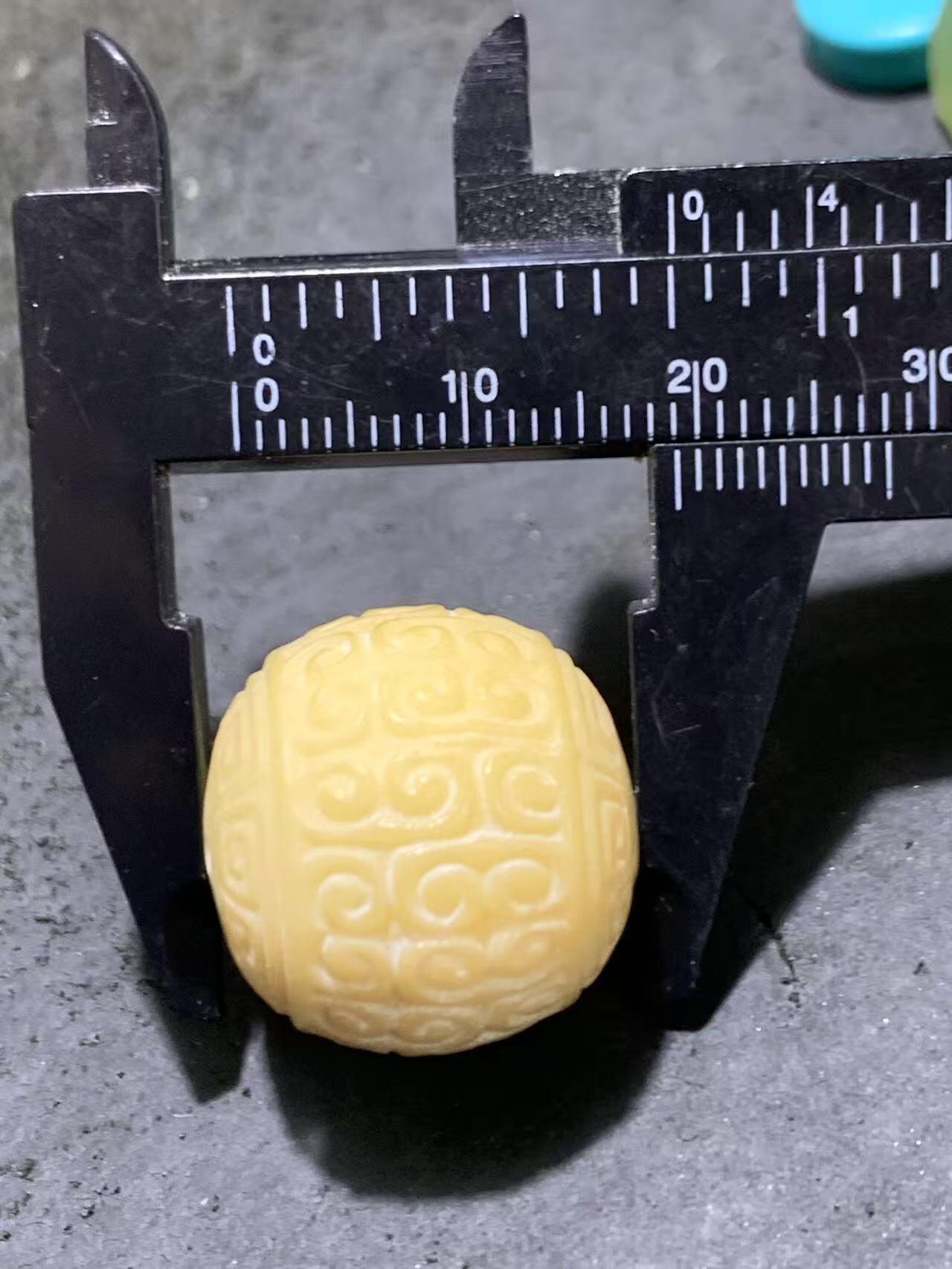 精美像呀果雕刻回纹珠一颗