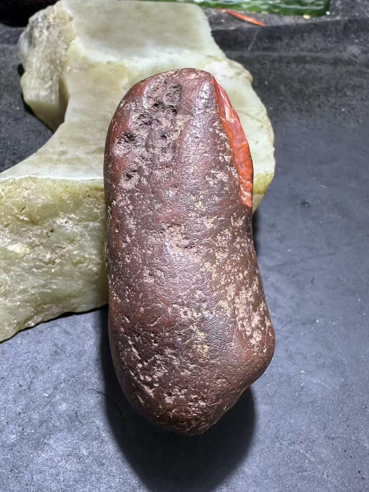 精美铁红皮开窗料柿子红冻料南红玛瑙原石一颗，