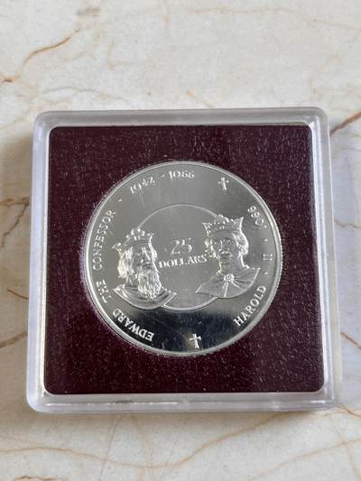 第167期拍卖【长期征集拍品】 - 开曼1980年英国历代帝王两位帝王精制纪念大银币，500银，重35.64克，直径42毫米