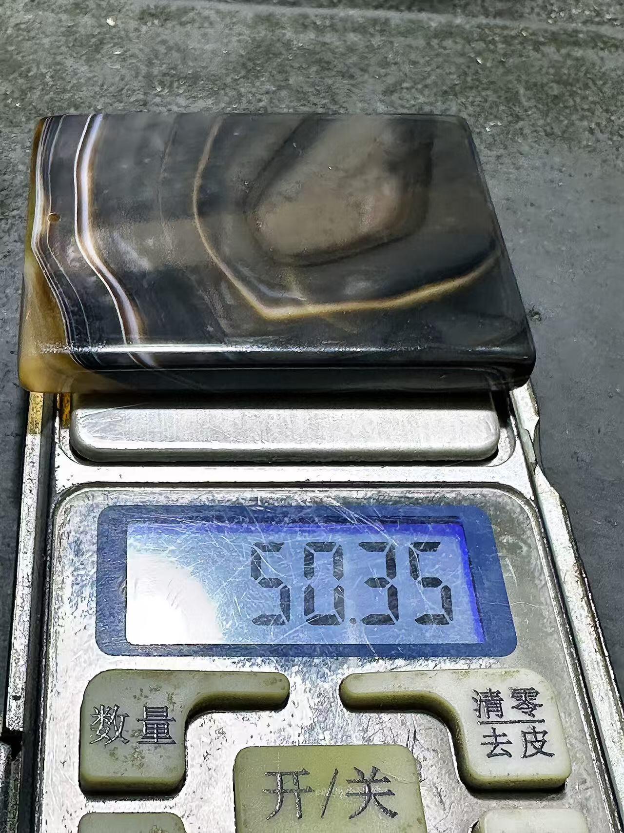 仅此一个，精美俏色天眼千层纹药师玛瑙牌子一块