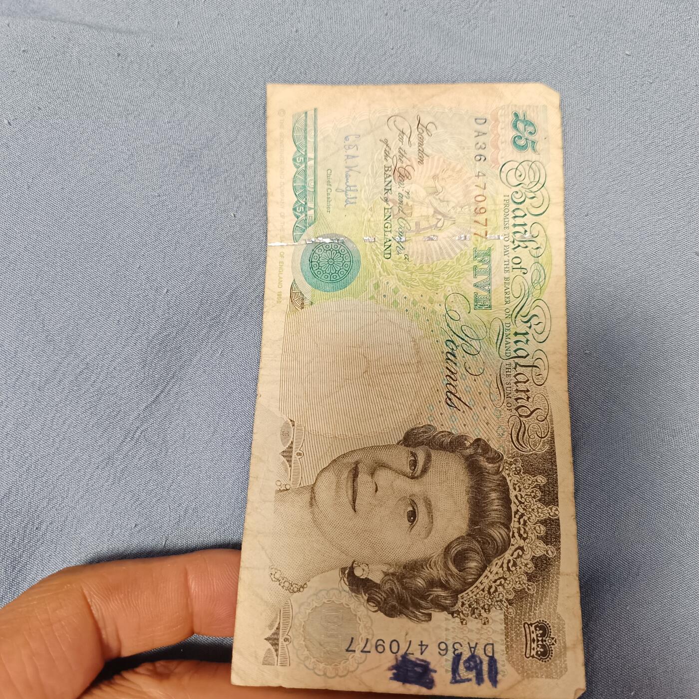 泡泡币外币第六十一场可代拍15038385335微信 英国5镑