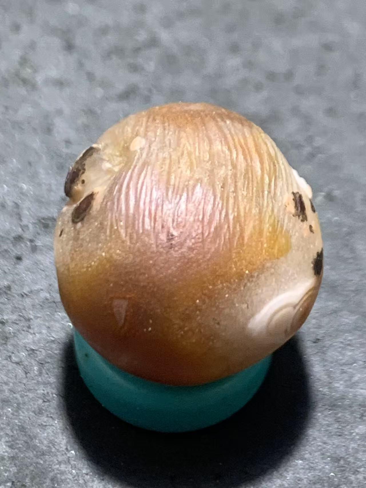 精美亚光原皮冰飘战国红玛瑙手工俏色巧雕鹦鹉珠子一颗！