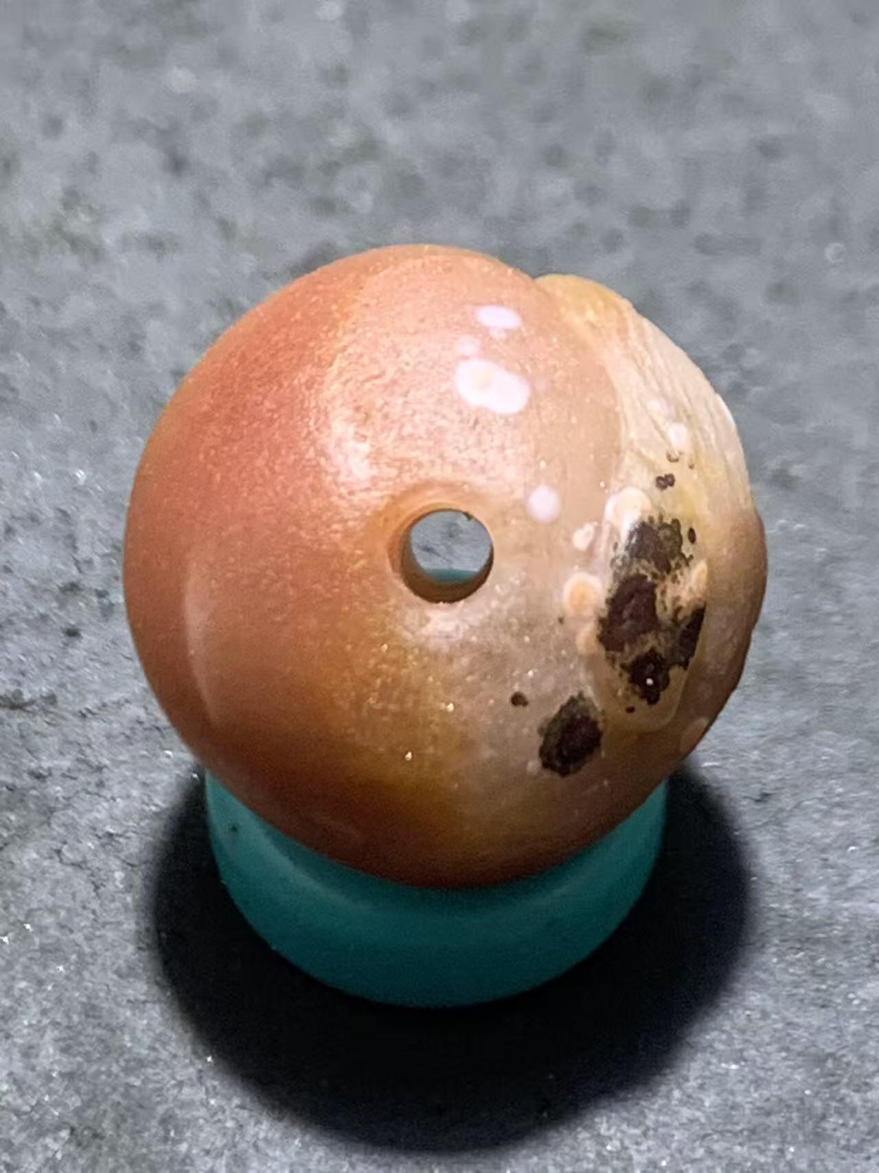 精美亚光原皮冰飘战国红玛瑙手工俏色巧雕鹦鹉珠子一颗！