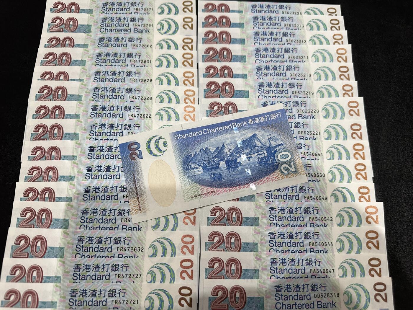 《外钞收藏家》第五百四十九期（本期品种丰富）（本平台长期征集拍品、欢迎藏友们联系合作） 2003年香港渣打银行20元 32张 全新UNC 有两张有轻微瑕疵