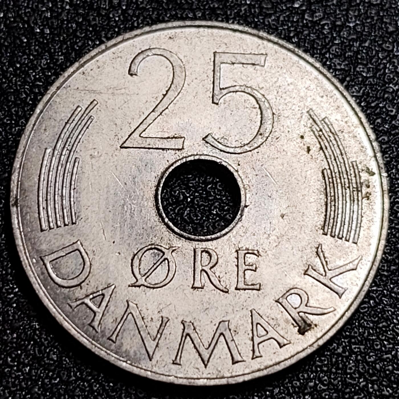 泉币菌-第56场-各国散币场 丹麦1979年 25欧尔中孔镍币 玛格丽特二世花押 