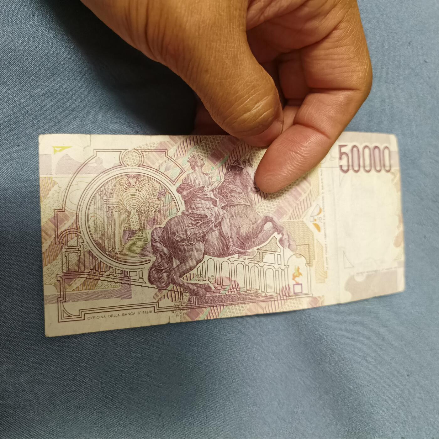 泡泡币外币第六十一场可代拍15038385335微信