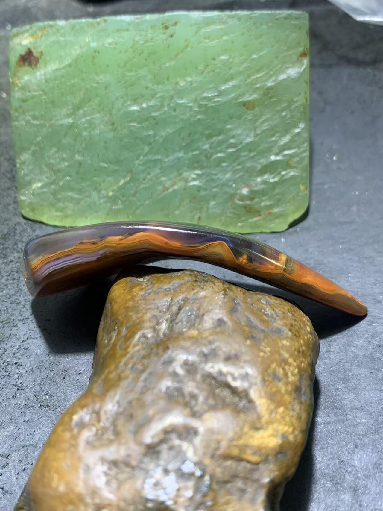 精美罕见高玉化冻料战国红玛瑙牙形吊坠一个，