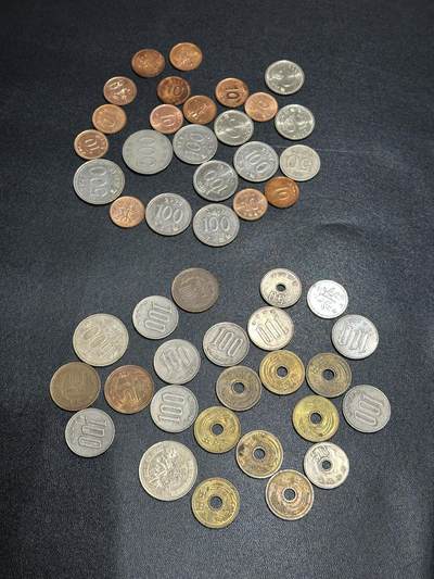 《外钞收藏家》第五百四十九期（本期品种丰富）（本平台长期征集拍品、欢迎藏友们联系合作） - 韩国和日本硬币 几十枚一起