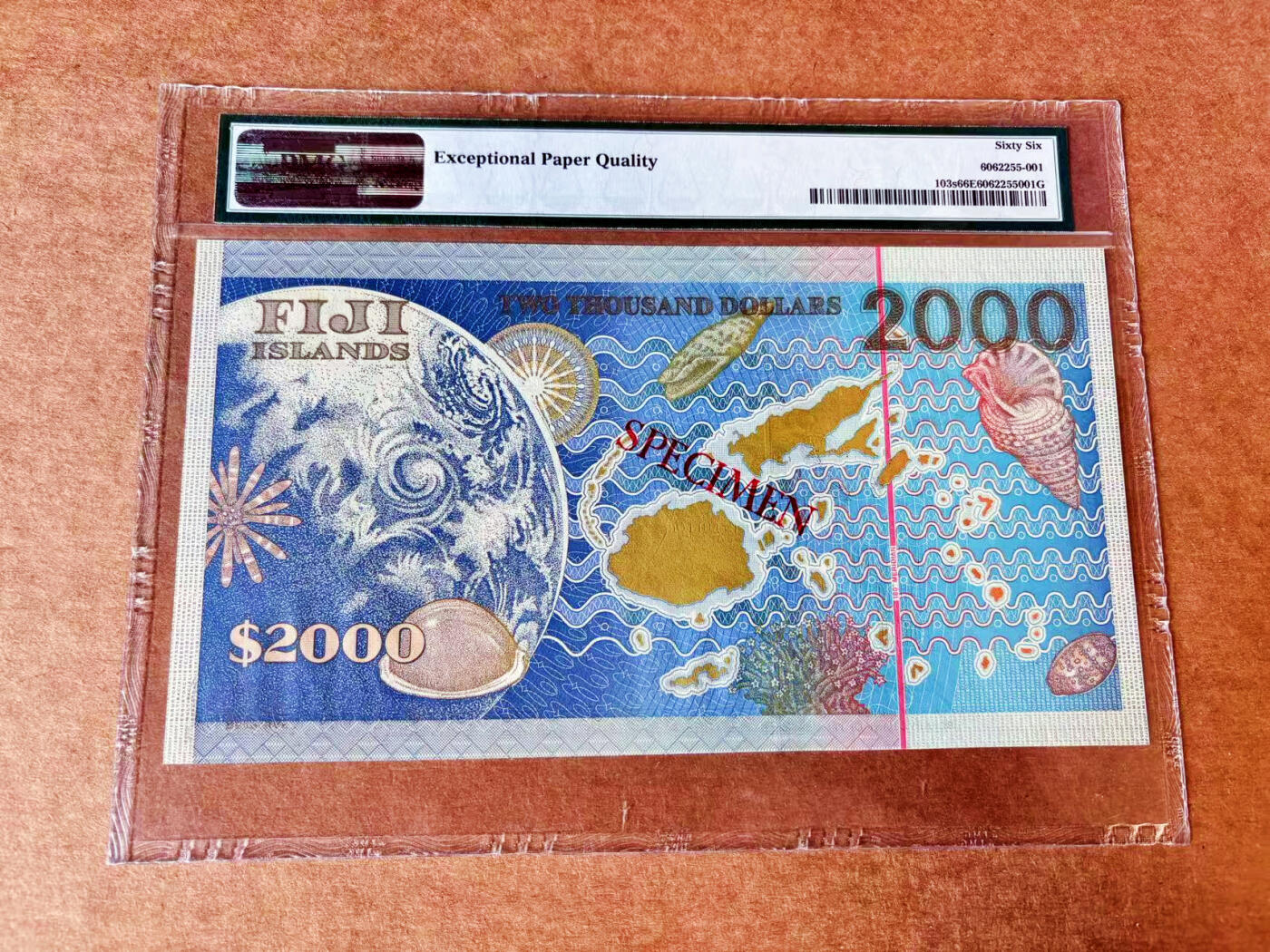 【Blue Auction】✨世界纸币精拍700期盛典——白金之夜🔥🔥🔥 F【样钞】斐济 2000年2000元 PMG66EPQ 千禧年纪念钞 元素丰富 设计精美 超大票幅 老壳