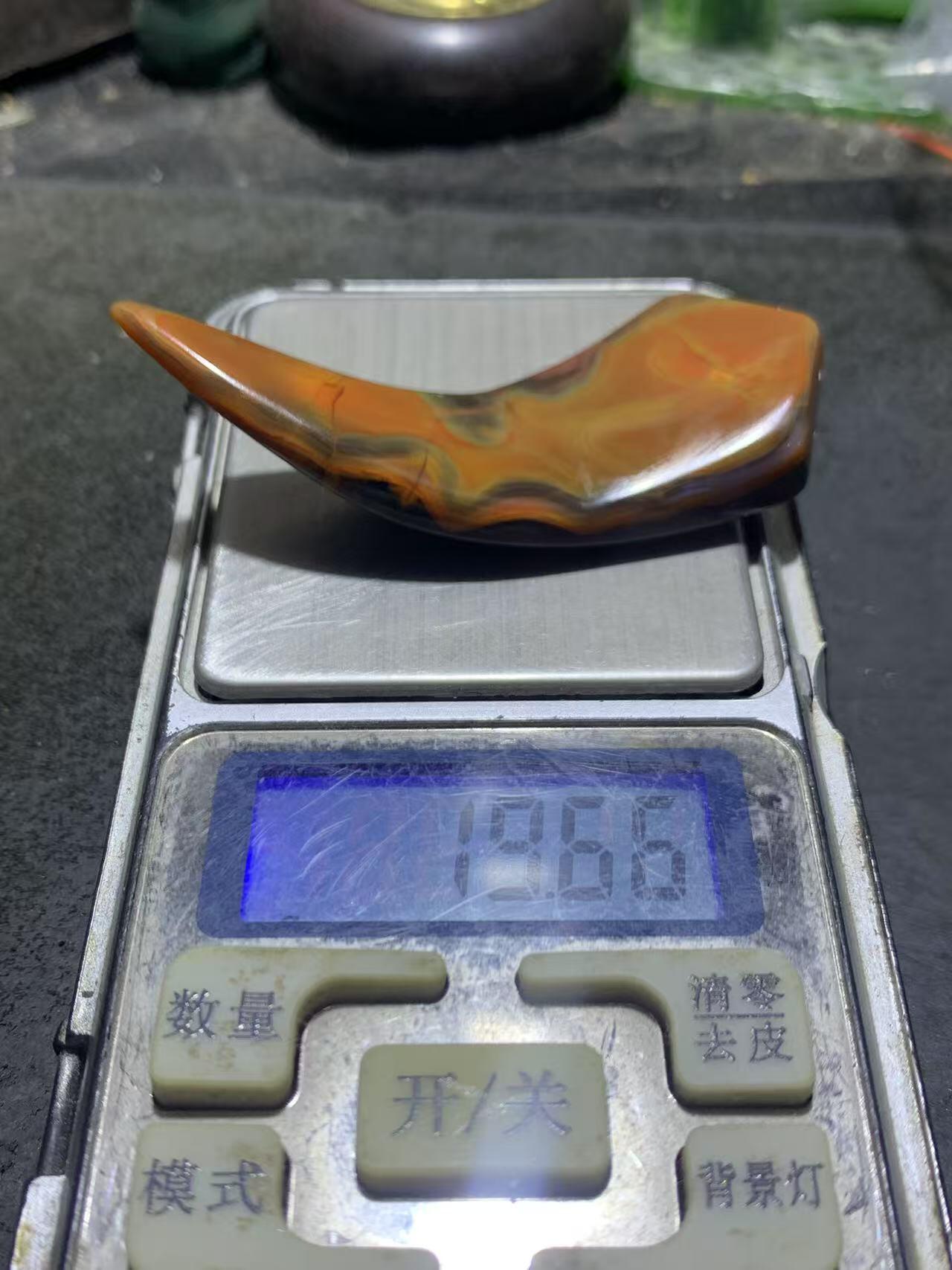 精美罕见高玉化冻料战国红玛瑙牙形吊坠一个，