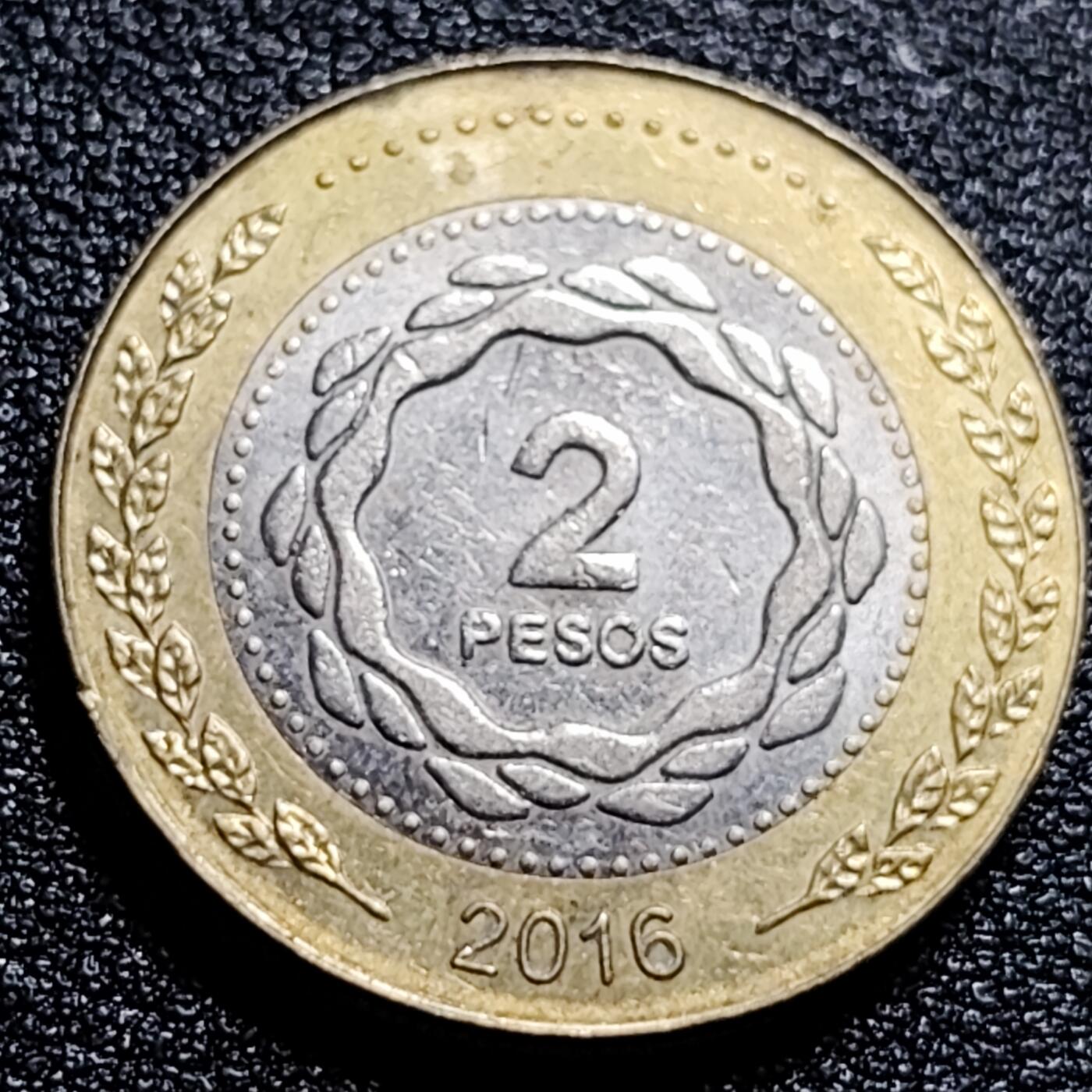 泉币菌-第57场-各国散币场 阿根廷2比索太阳神 幸运之子 直径24mm 双色币