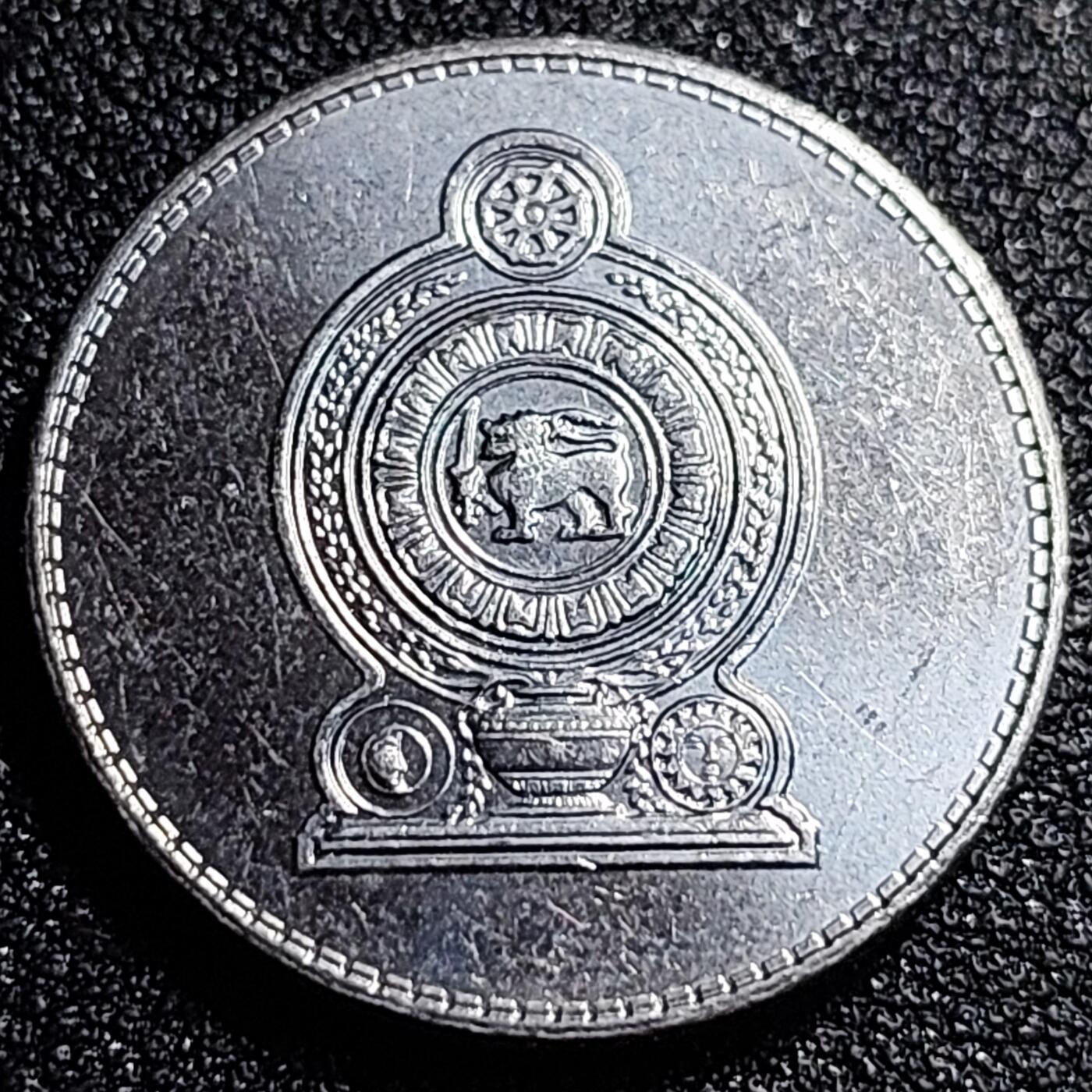 泉币菌-第56场-各国散币场 斯里兰卡 2016年 5卢比 硬币（独年版）狮子拿剑