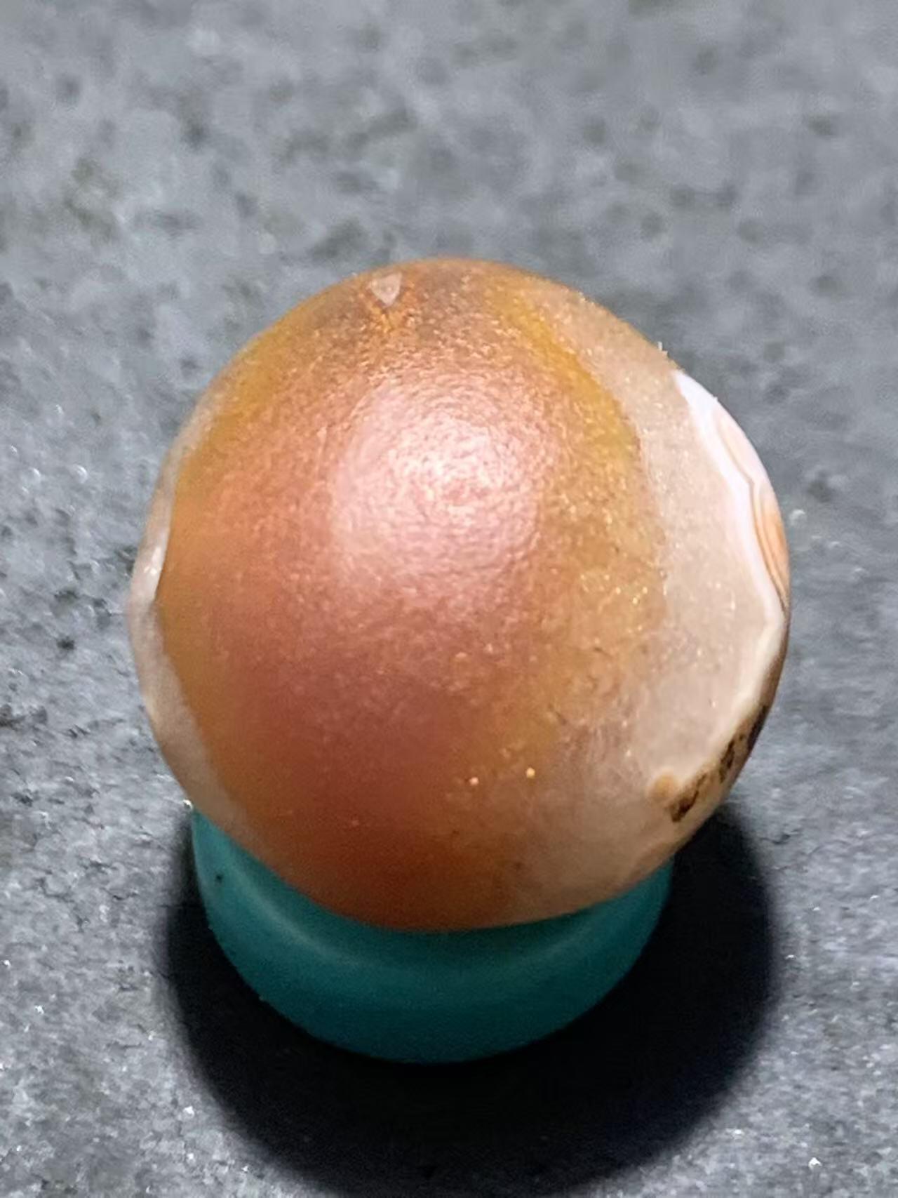 精美亚光原皮冰飘战国红玛瑙手工俏色巧雕鹦鹉珠子一颗！