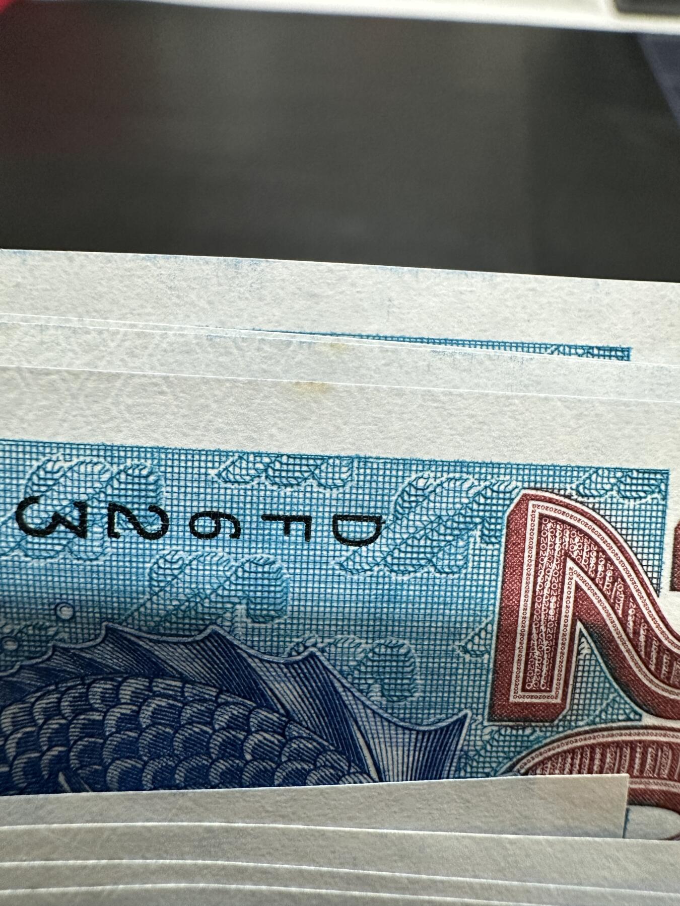 《外钞收藏家》第五百四十九期（本期品种丰富）（本平台长期征集拍品、欢迎藏友们联系合作） 2003年香港渣打银行20元 32张 全新UNC 有两张有轻微瑕疵
