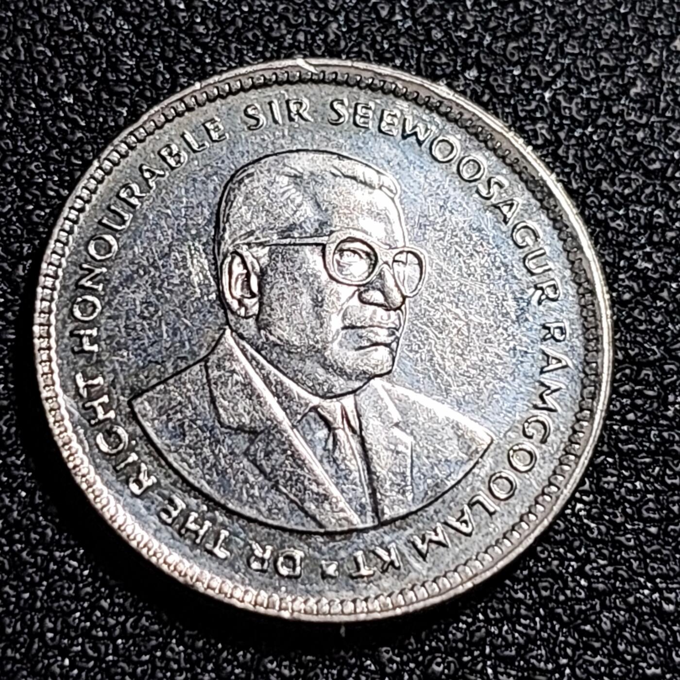泉币菌-第56场-各国散币场 非洲 毛里求斯 2004年20分镍钢币，西沃萨古尔·拉姆古兰爵士，19mm