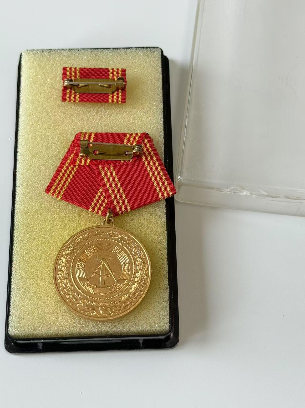 RimeNova韵星2025军品类夏季拍卖会-- RimeNova 2025 Summer Militaria Sale 民主德国内务部武装力量特等一级忠诚服务奖章带盒略