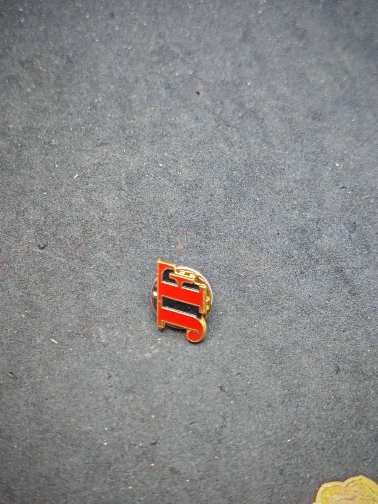 凯旋世界勋赏（第15期）（欢迎送拍）（对拍品有疑问请询问客服，不接受到手刀，出价默认拍品品相。请认真阅读拍卖规则！出价默认已认可！）（收到货请录制开箱视频，无视频概不处理问题。） 日本徽章