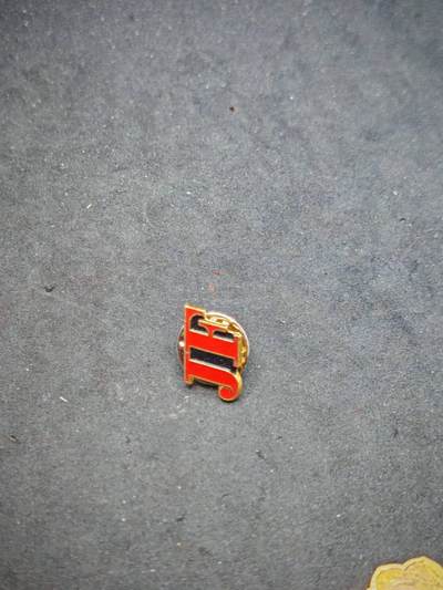 凯旋世界勋赏（第15期）（欢迎送拍）（对拍品有疑问请询问客服，不接受到手刀，出价默认拍品品相。请认真阅读拍卖规则！出价默认已认可！）（收到货请录制开箱视频，无视频概不处理问题。） - 日本徽章