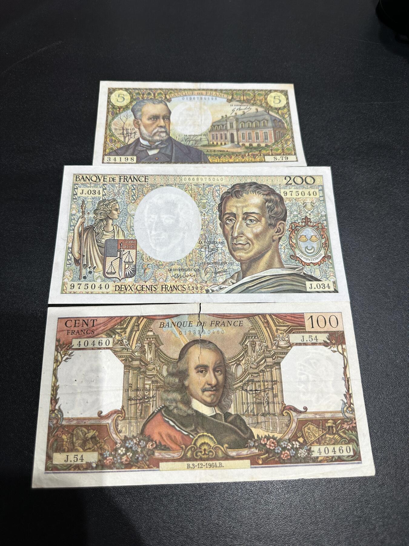 《外钞收藏家》第五百四十九期（本期品种丰富）（本平台长期征集拍品、欢迎藏友们联系合作） 法国5、100、200 法郎 三张一起 非全新 品相如图
