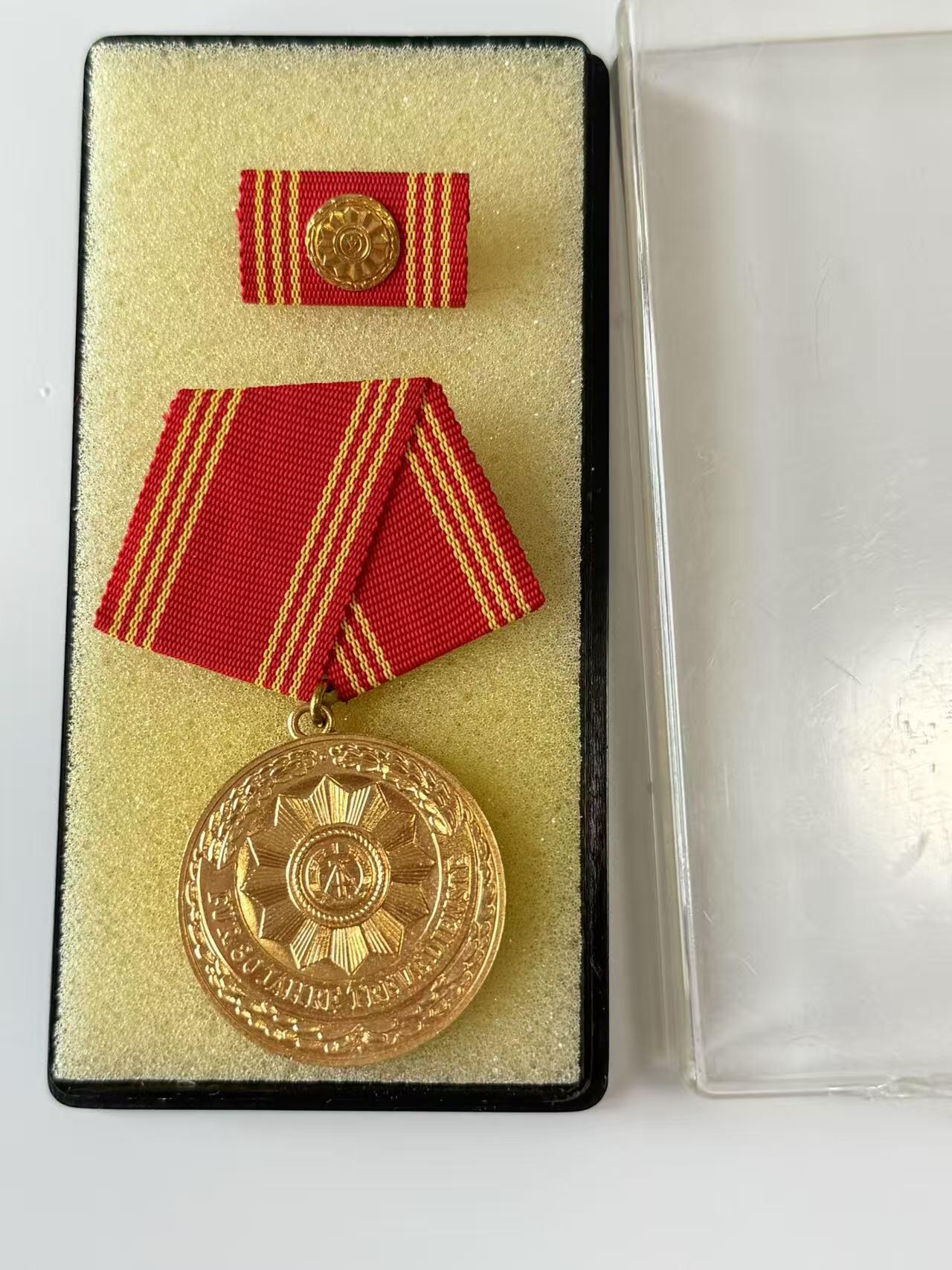RimeNova韵星2025军品类夏季拍卖会-- RimeNova 2025 Summer Militaria Sale 民主德国内务部武装力量特等一级忠诚服务奖章带盒略