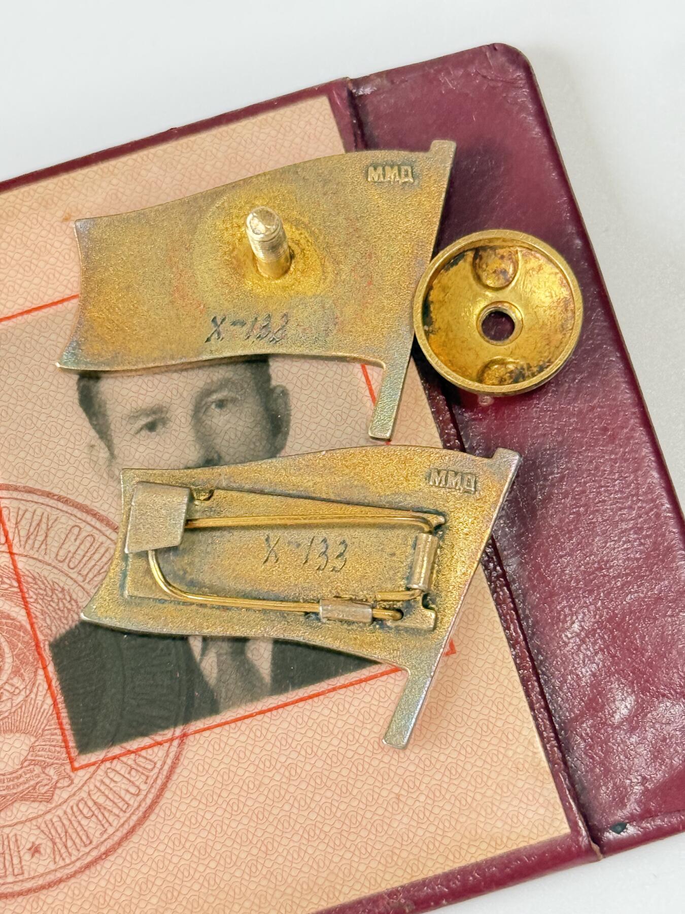 RimeNova韵星2025军品类夏季拍卖会-- RimeNova 2025 Summer Militaria Sale 苏联1979年第10届最高苏维埃代表证章一组带定制盒