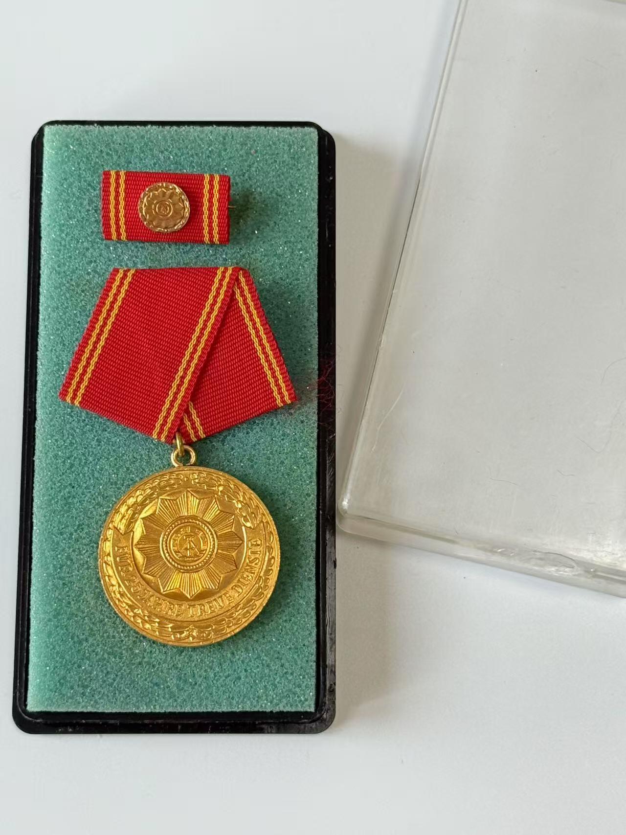 RimeNova韵星2025军品类夏季拍卖会-- RimeNova 2025 Summer Militaria Sale 民主德国内务部武装力量特等二级忠诚服务奖章带盒略