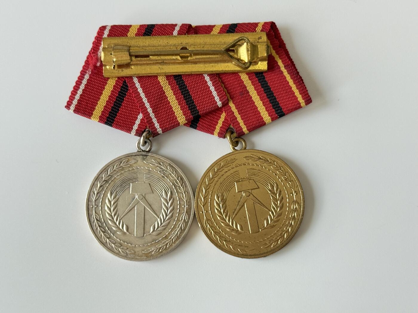 RimeNova韵星2025军品类夏季拍卖会-- RimeNova 2025 Summer Militaria Sale 民主德国工战队勋赏全套--功绩、服役联排 臂章 服役年限袖章 射击奖章一套 先锋战士一组 工战队成立纪念章一组