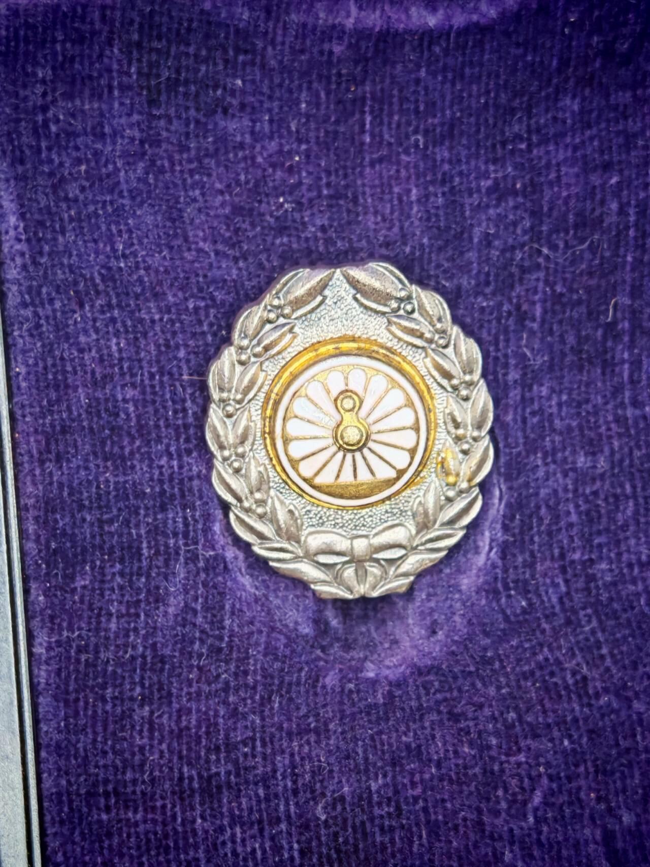 凯旋世界勋赏（第15期）（欢迎送拍）（对拍品有疑问请询问客服，不接受到手刀，出价默认拍品品相。请认真阅读拍卖规则！出价默认已认可！）（收到货请录制开箱视频，无视频概不处理问题。） 日本国铁银制带盒10g