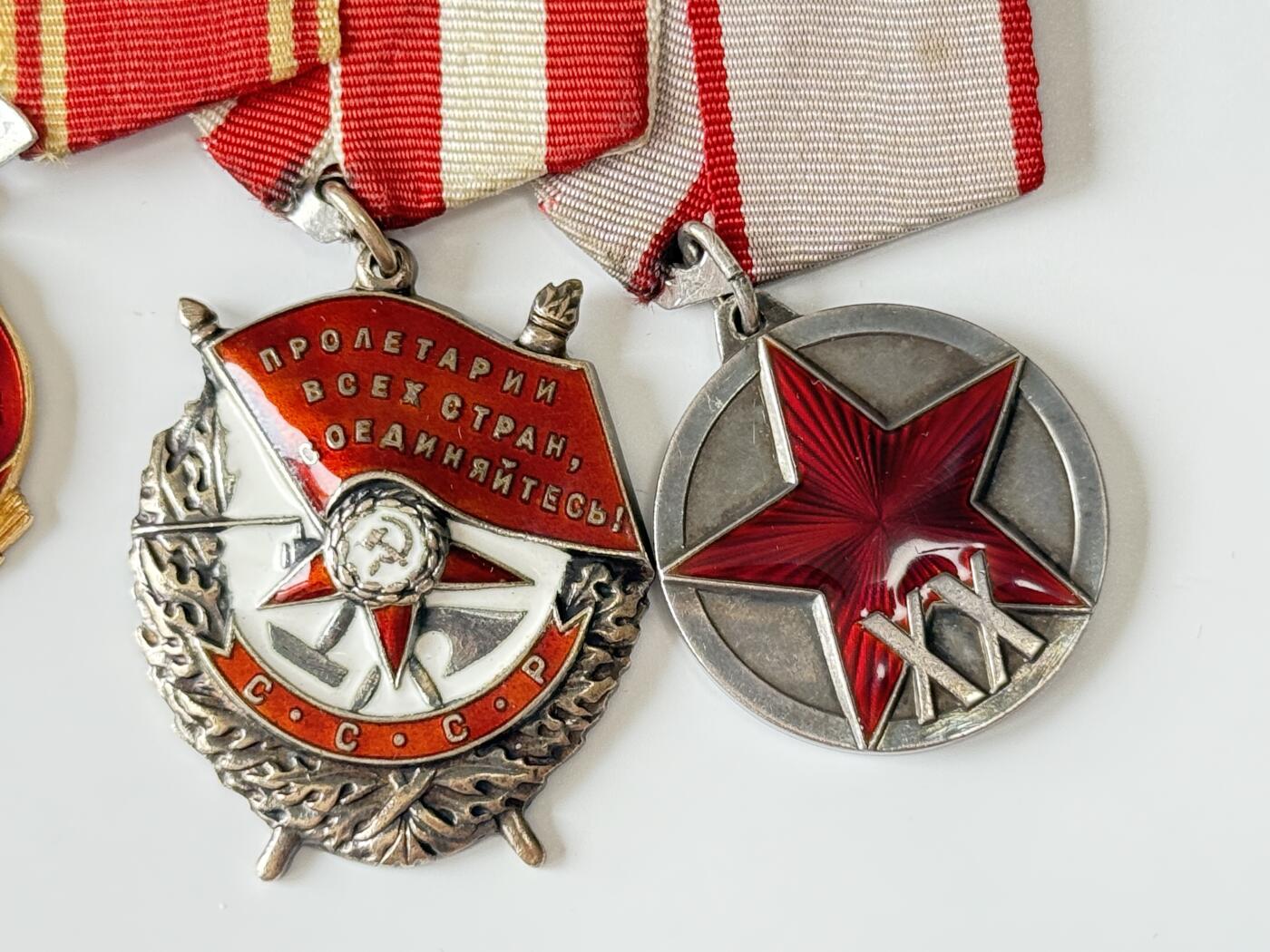 RimeNova韵星2025军品类夏季拍卖会-- RimeNova 2025 Summer Militaria Sale 列宁勋章三联排（锅盖版列宁勋章➕红旗勋章➕苏联建军20周年奖章）带证