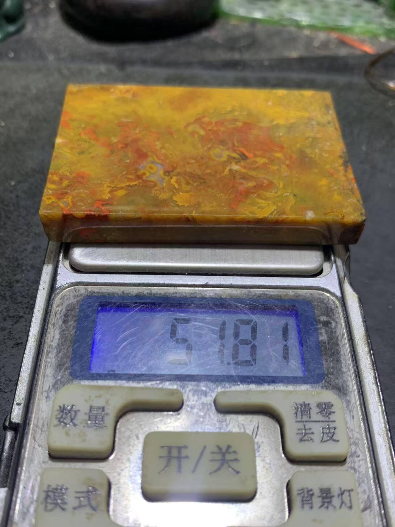 精美罕见原皮黄金草花纹战国红玛瑙平安无事随形牌吊坠一个，