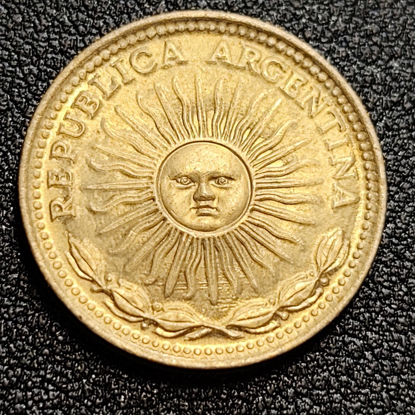 泉币菌-第58场-各国老币铜币场 阿根廷 1975年 太阳神1比索 铜币 22MM
