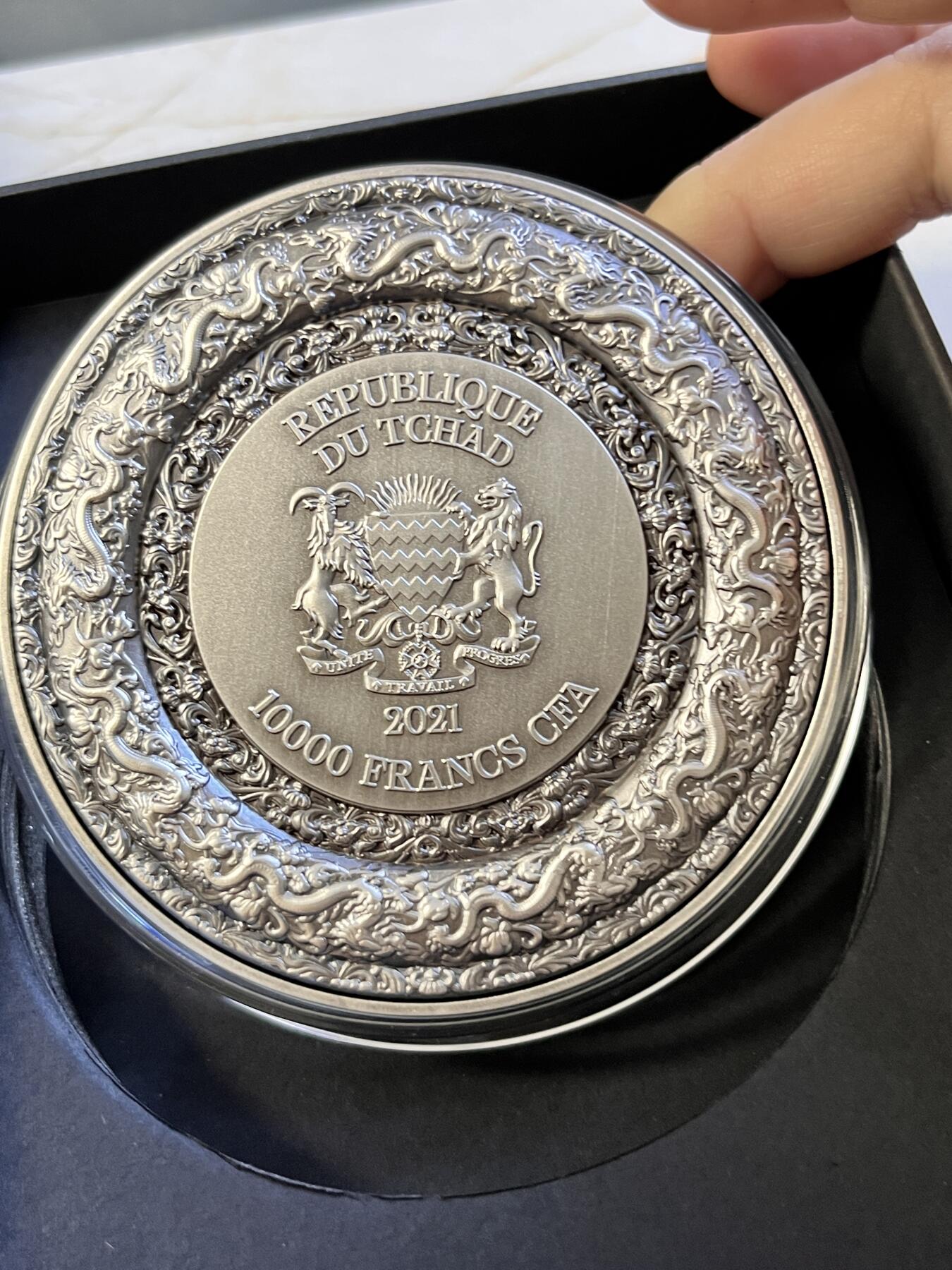 第168期拍卖【长期征集拍品】 乍得2021年曼荼罗艺术中国龙2盎司高浮雕银铜币，金属:999银+铜，重量:2盎司银+8盎司，直径:80毫米，发行：688枚