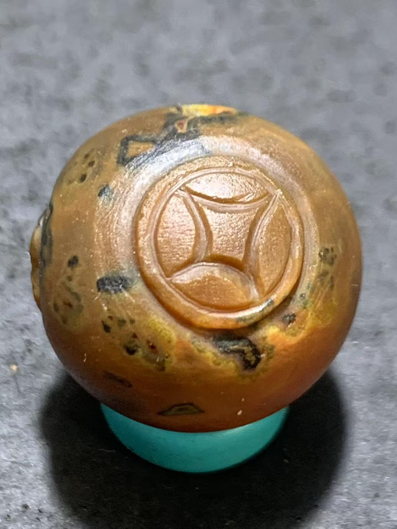 精美亚光战国红玛瑙手工俏色巧雕蜗牛钱币随形珠一个